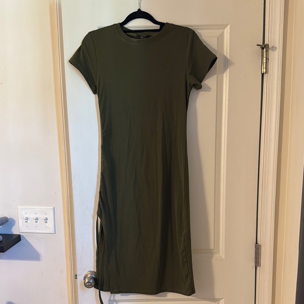 Green Sheath Midi Dress with Crew Neck and Short Sleeves
